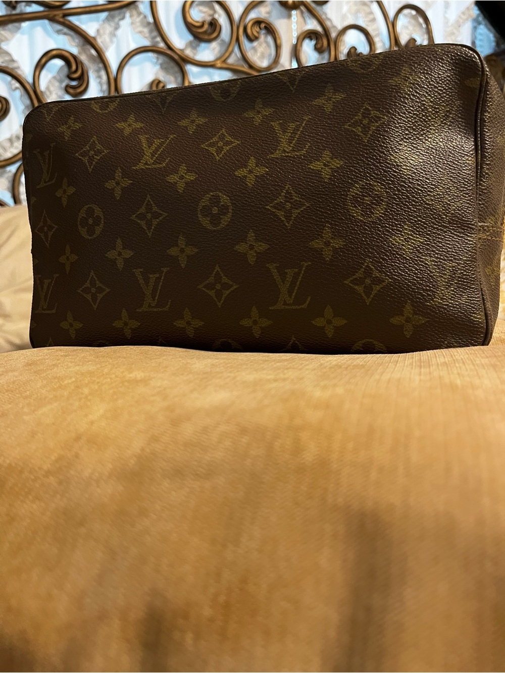 Vintage Louis Vuitton Monogram Canvas cosmetic pouch/case